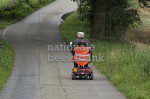 bejaarde in scootmobiel