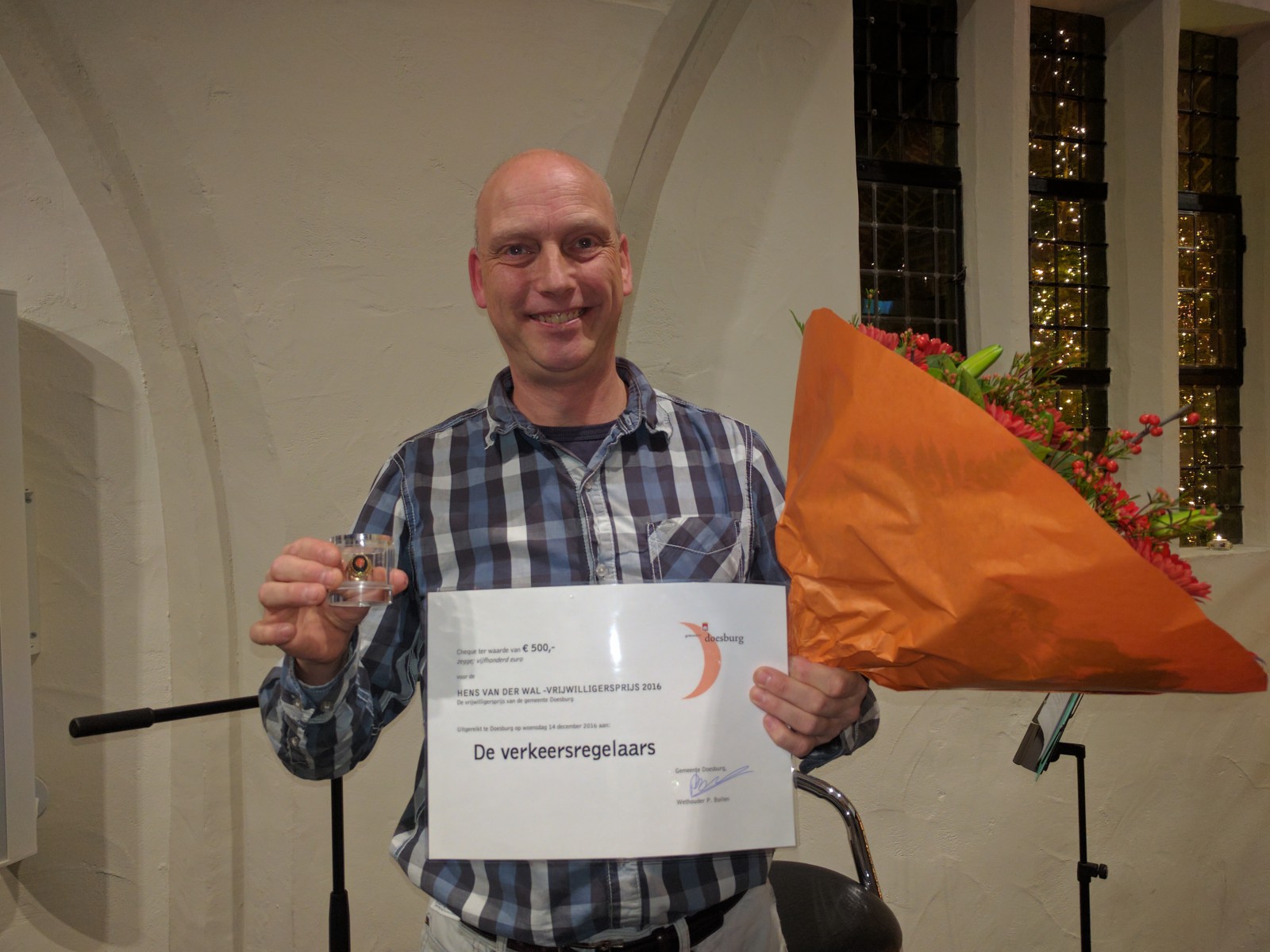 Hens van der Wal vrijwilligersprijs 2016 voor Verkeersregelaars Doesburg