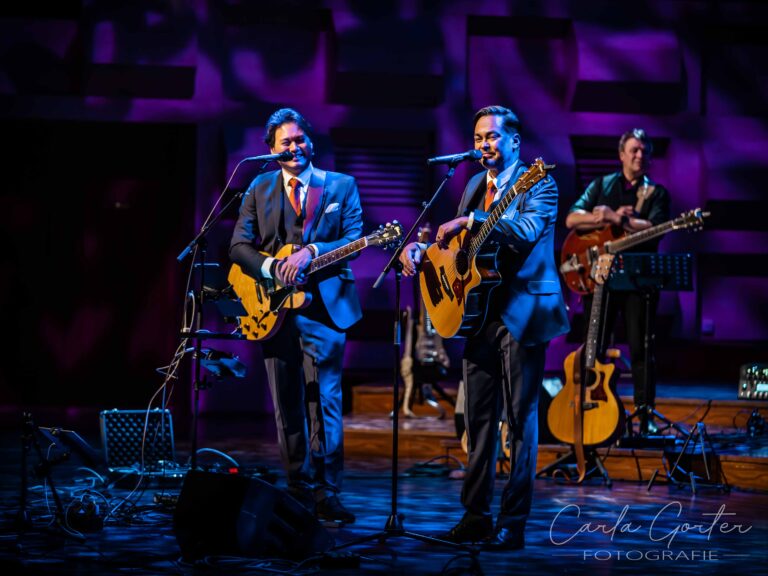 The New Diamonds met ‘The Story of The Blue Diamonds’