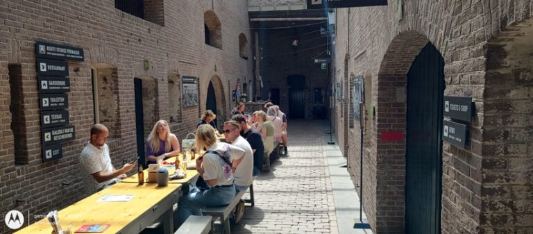 TWEE SCHRIJVERS ÉN GRATIS NAAR FORT PANNERDEN 