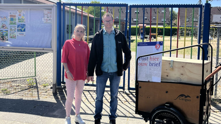 De speeltuin is gewoon de beste plek voor een brievenkist