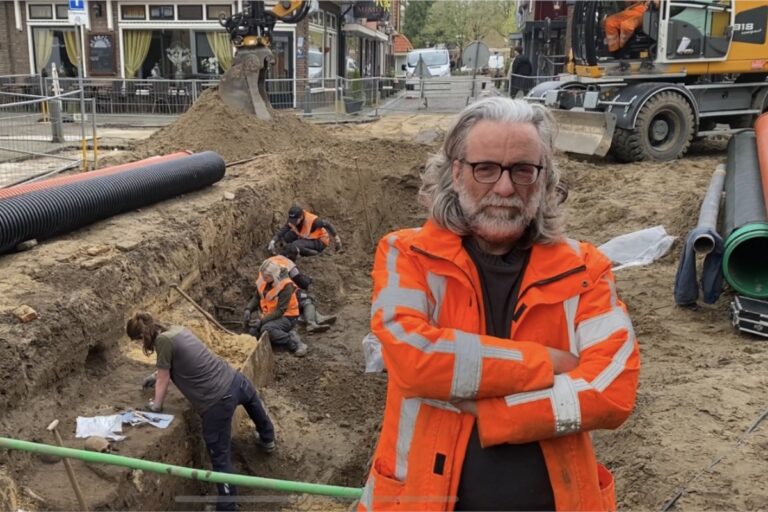 Norbert Eeltink laat de doden hun levensverhaal vertellen