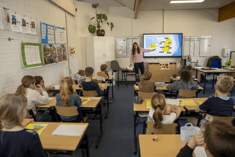 Nieuwe handreiking stimuleert gebruik streektaal in het basisonderwijs